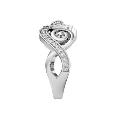 Charming diamond engagement ring
